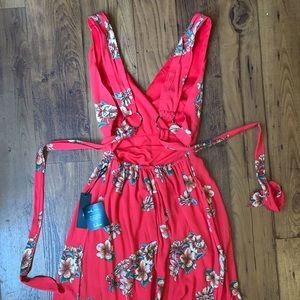 SMALL- NEVER WORN, LULAS MAXI DRESS.